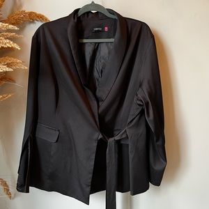 Beautiful tuxedo like plus size blazer